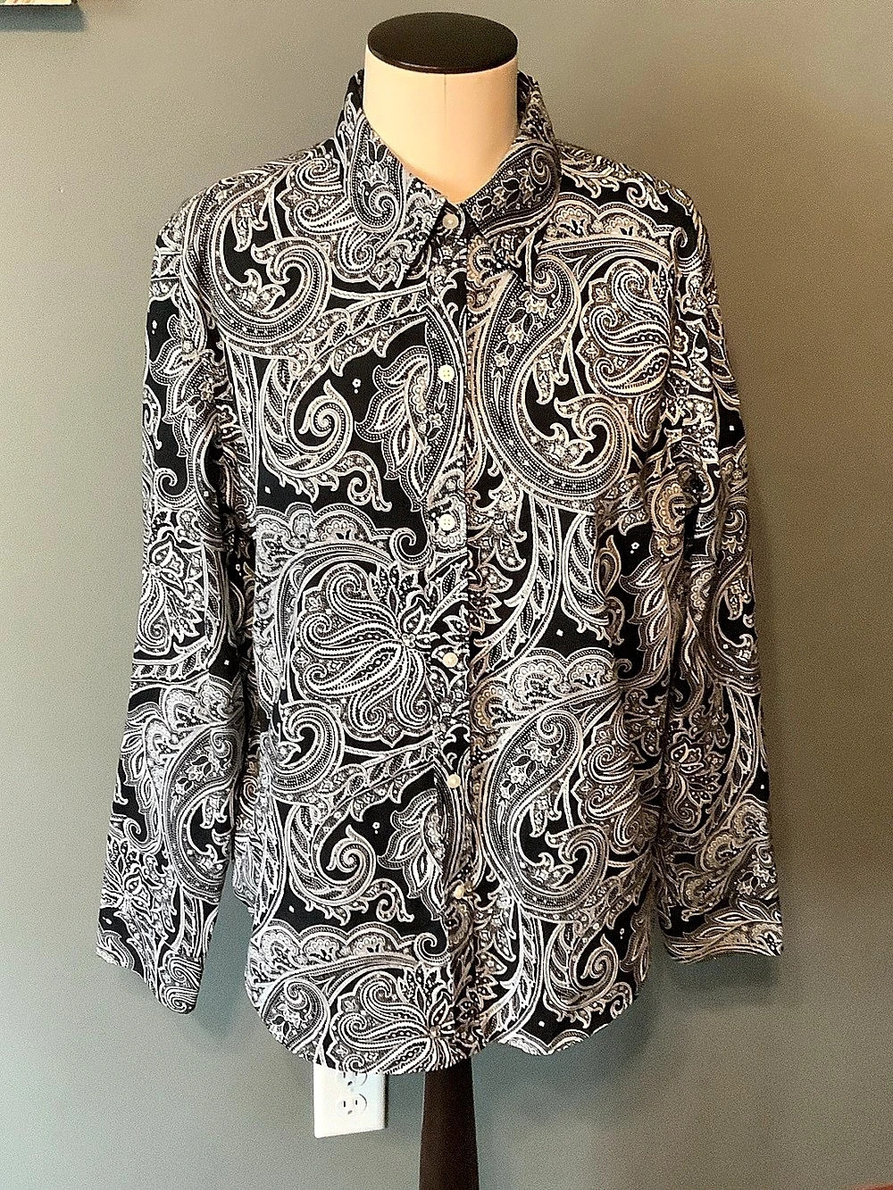 Lauren Ralph Lauren Women’s Paisley Button Down in Black & White. Size Large.